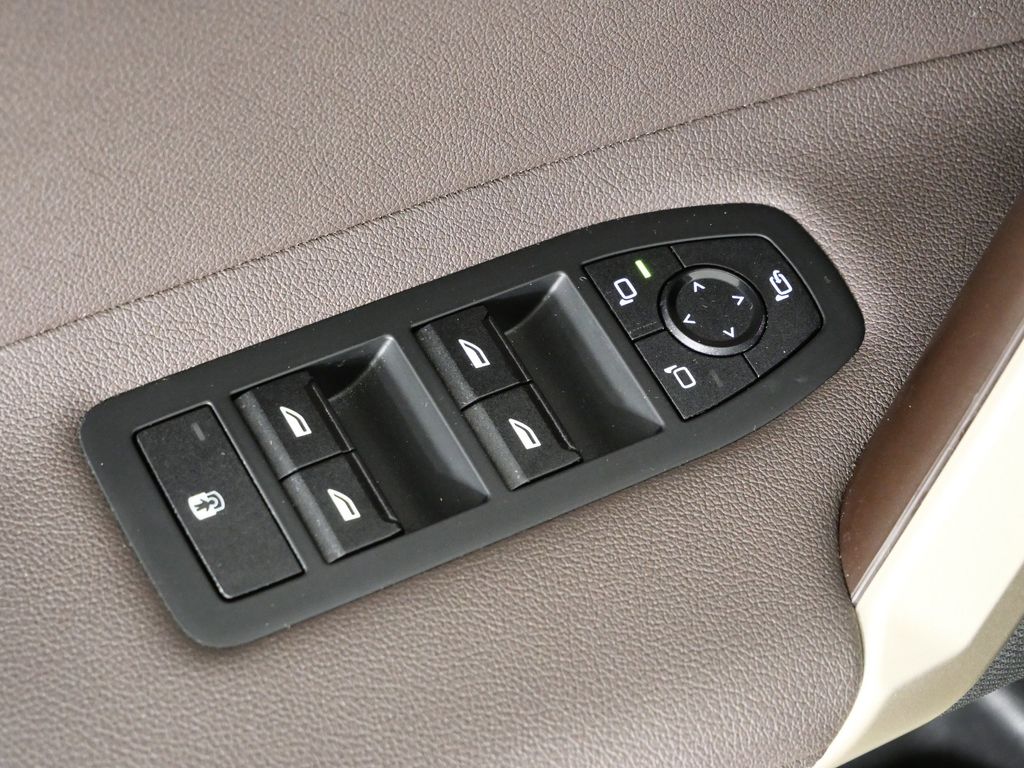 Thumbnail: 2025 BMW iX - 40