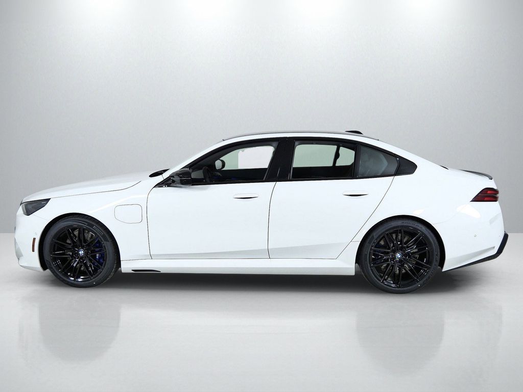 Thumbnail: 2026 BMW M5 - 15