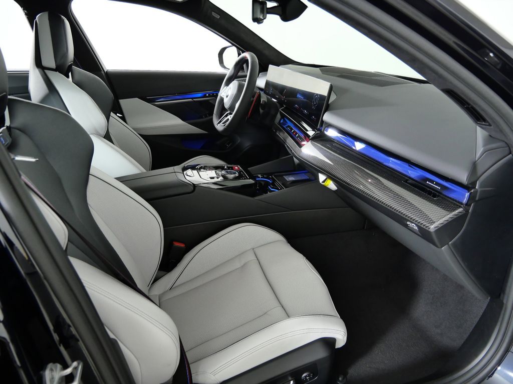 Thumbnail: 2026 BMW M5 - 20