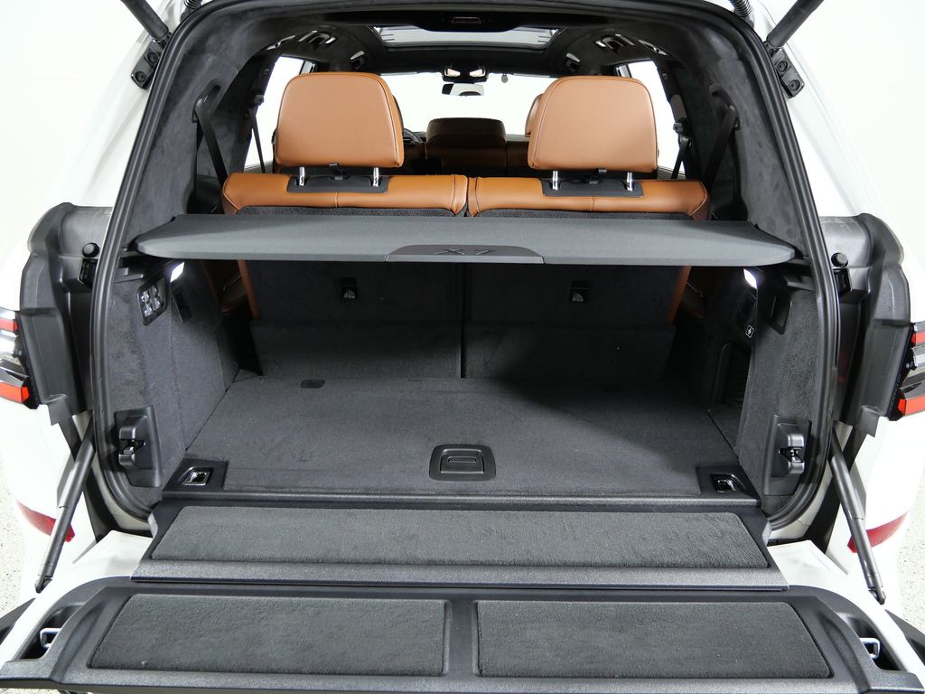 Thumbnail: 2026 BMW X7 - 28