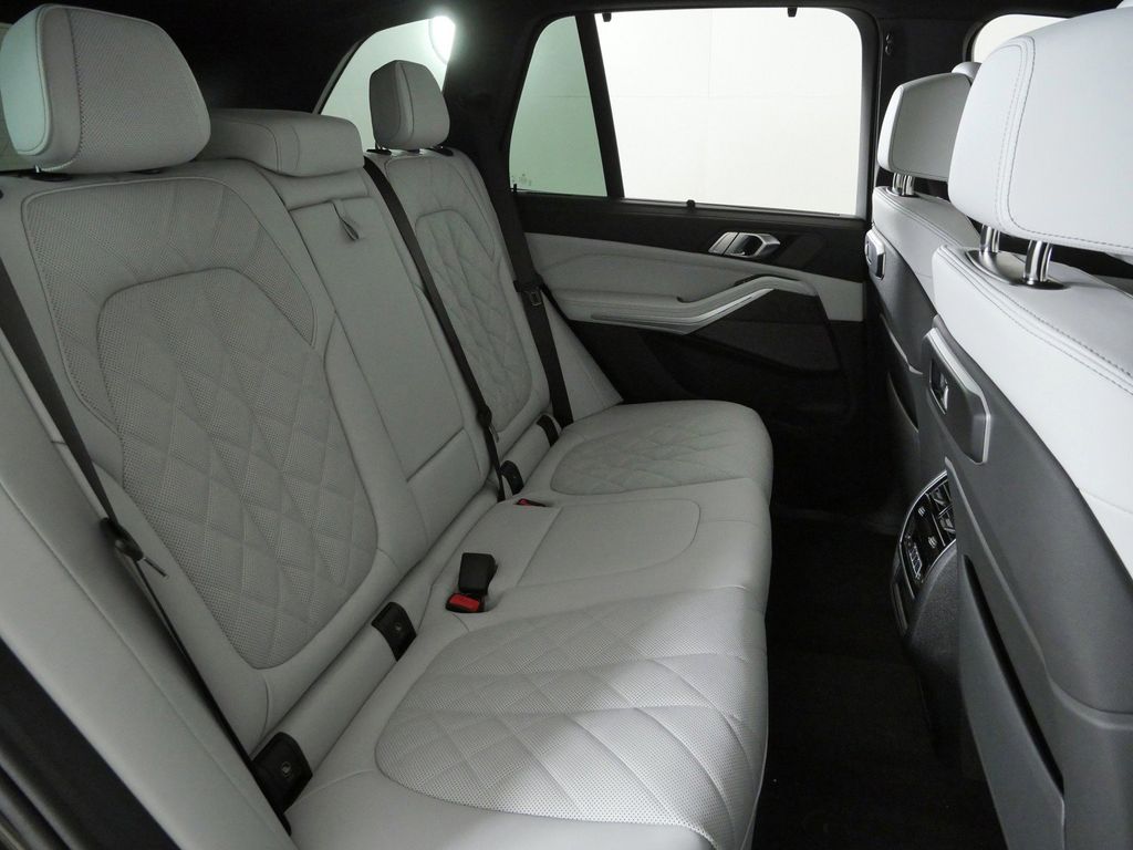 Thumbnail: 2026 BMW X5 - 27