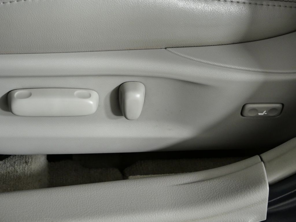 Thumbnail: 2011 Toyota Camry - 35