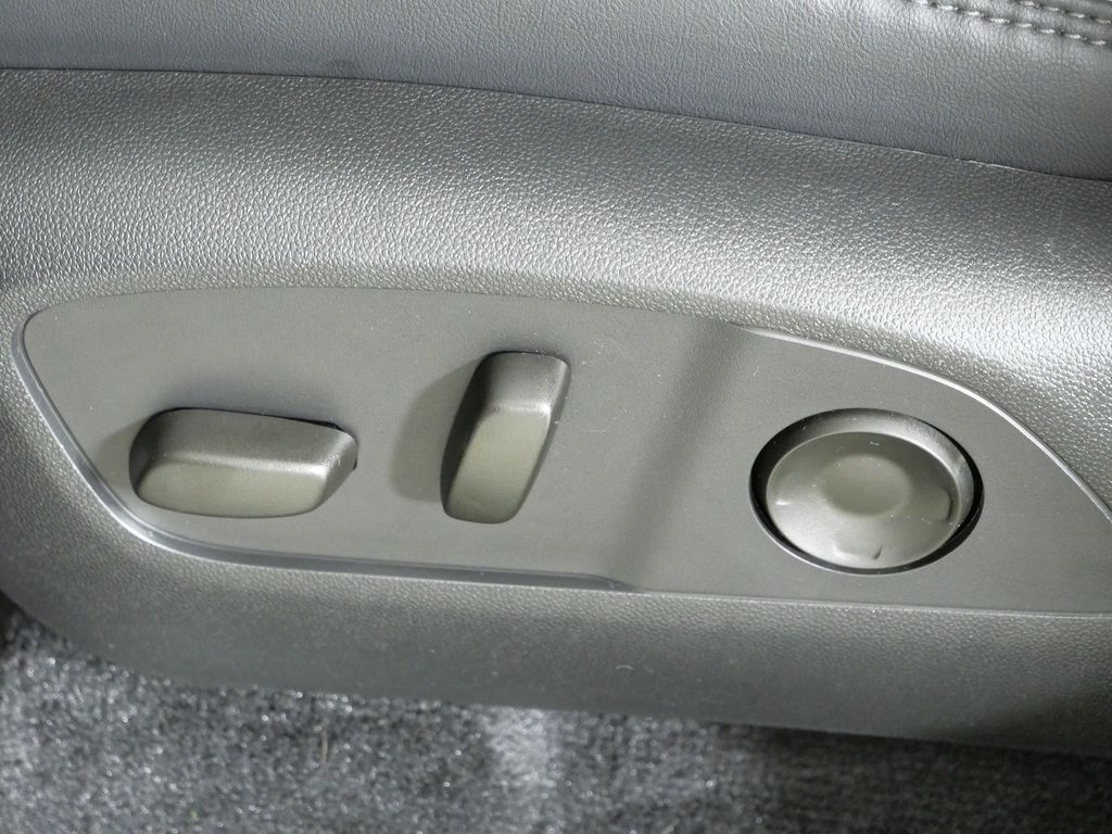 Thumbnail: 2025 GMC Acadia - 39