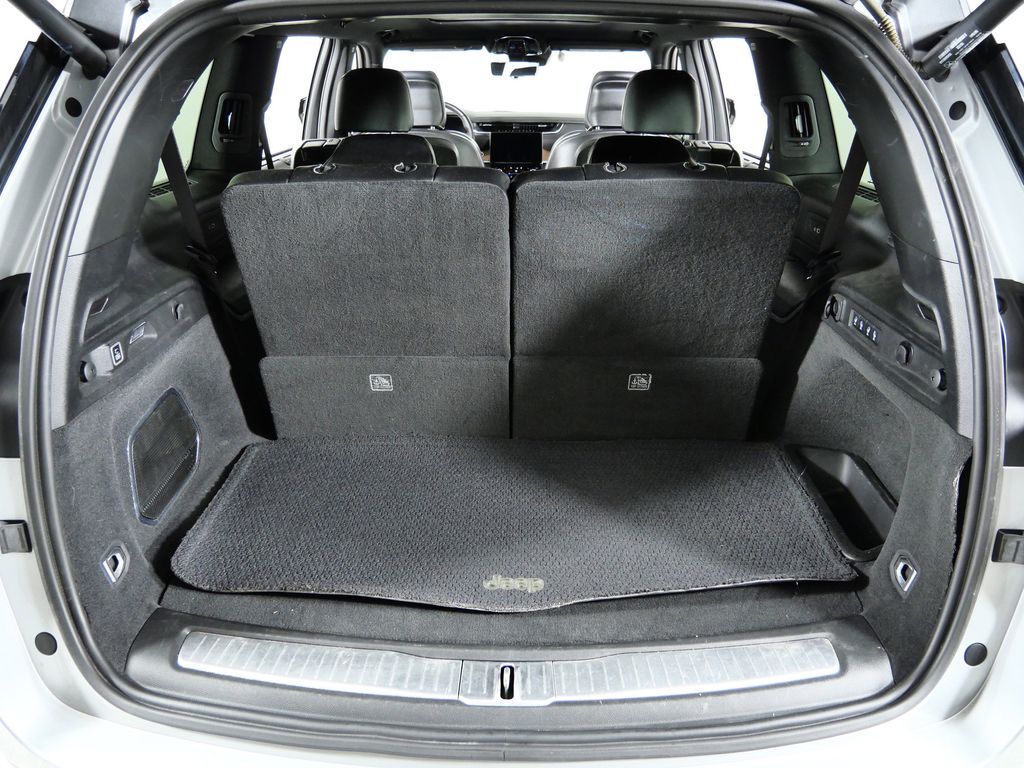 Thumbnail: 2023 Jeep Grand Cherokee L - 28