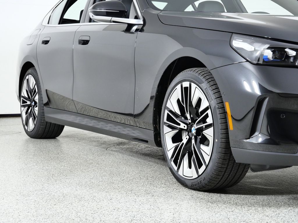 Thumbnail: 2026 BMW 5 Series - 6