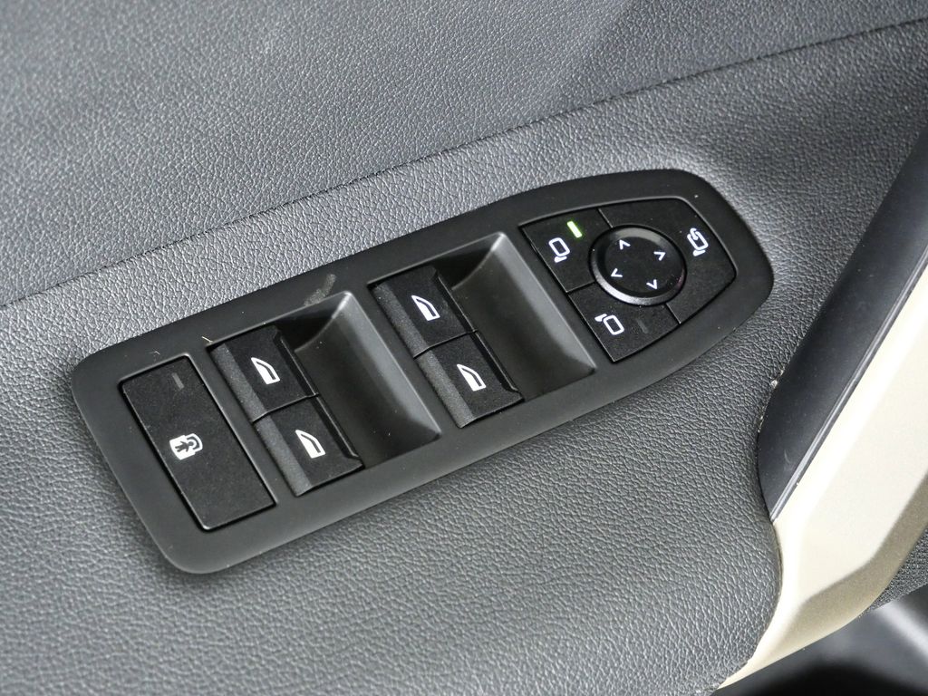 Thumbnail: 2024 BMW iX - 40