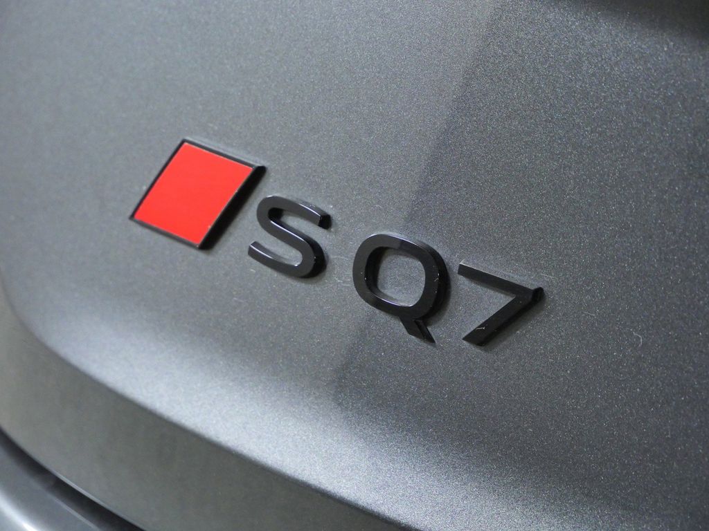 Thumbnail: 2025 Audi SQ7 - 12