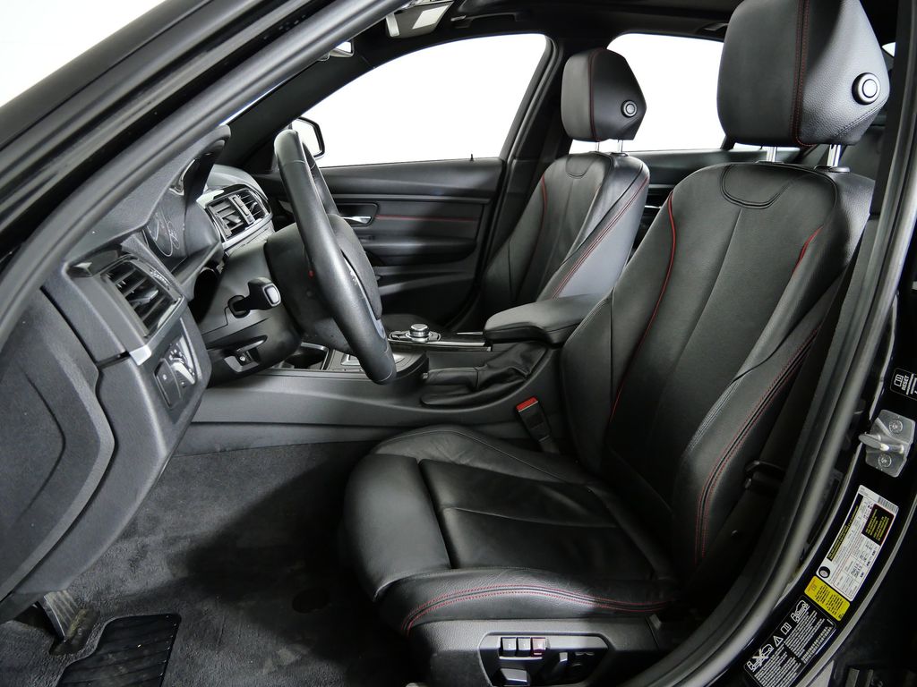 Thumbnail: 2013 BMW 3 Series - 34