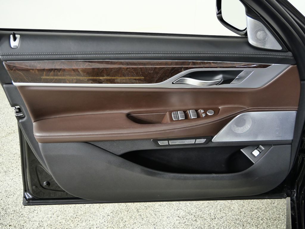 Thumbnail: 2016 BMW 7 Series - 33