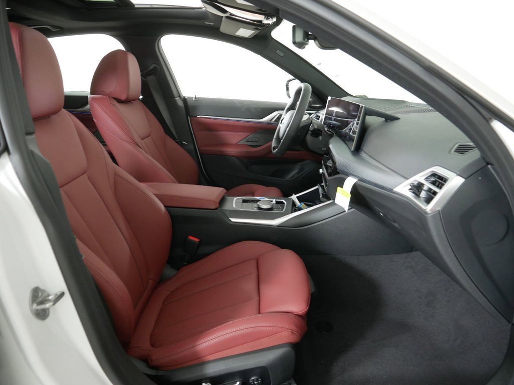 Thumbnail: 2025 BMW i4 - 22
