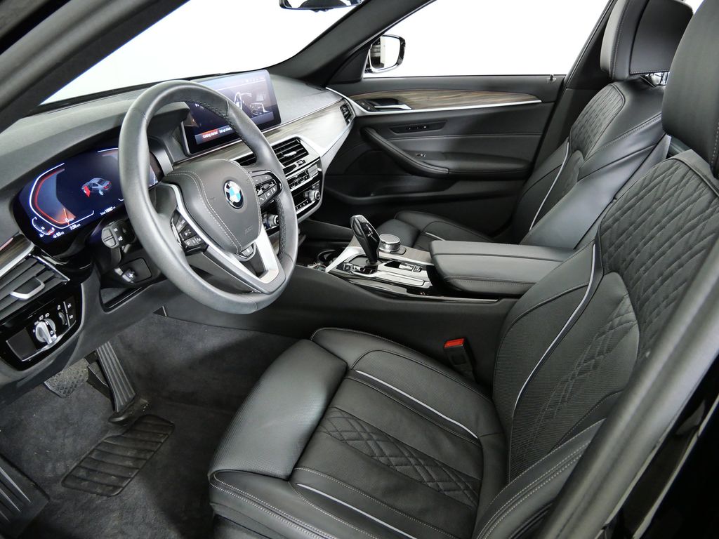 Thumbnail: 2023 BMW 5 Series - 38