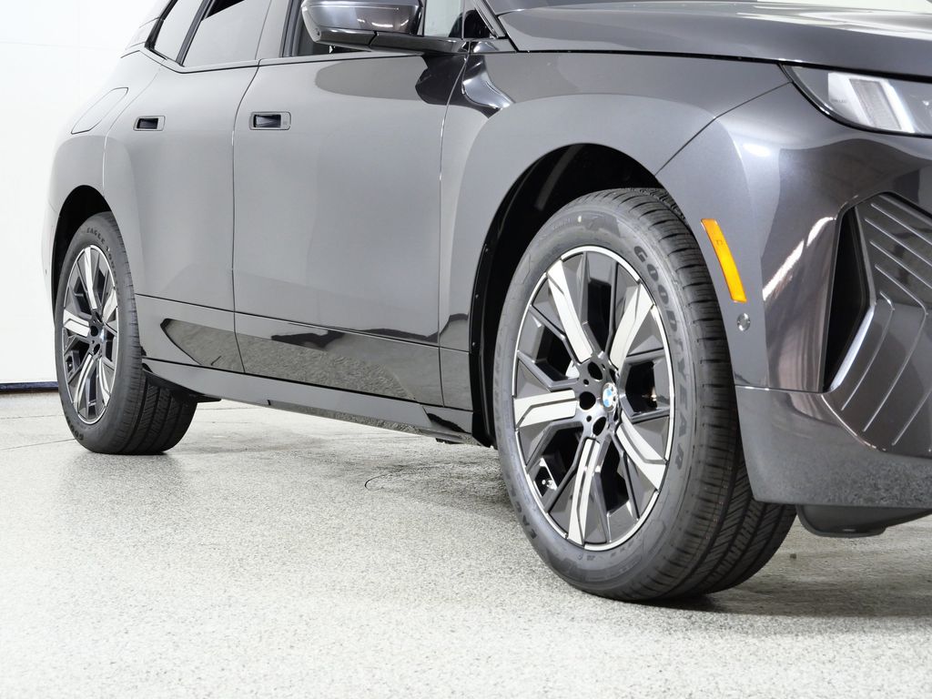 Thumbnail: 2026 BMW iX - 6