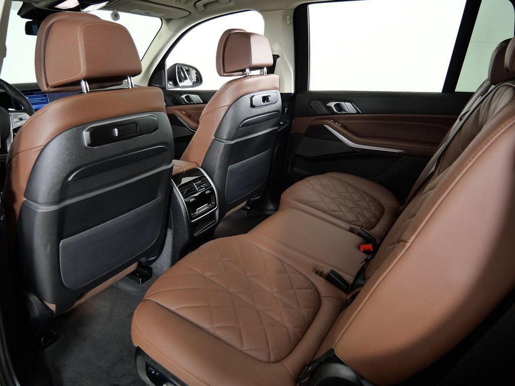 Thumbnail: 2026 BMW X7 - 36