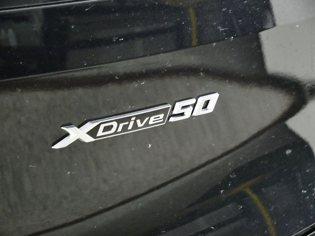 2025 BMW iX xDrive50 11