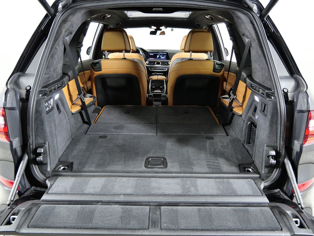 Thumbnail: 2020 BMW X7 - 28