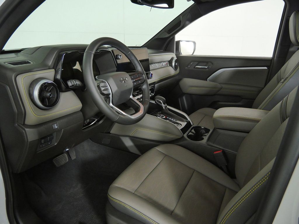 Thumbnail: 2025 Chevrolet Colorado - 32