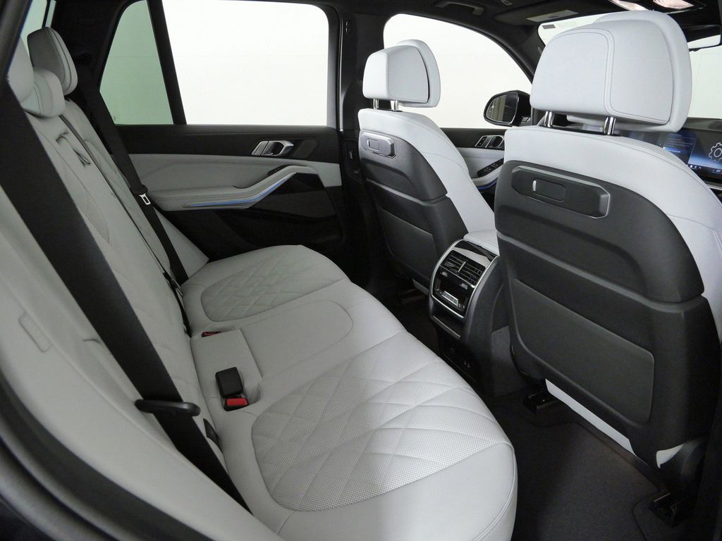 Thumbnail: 2026 BMW X5 - 26
