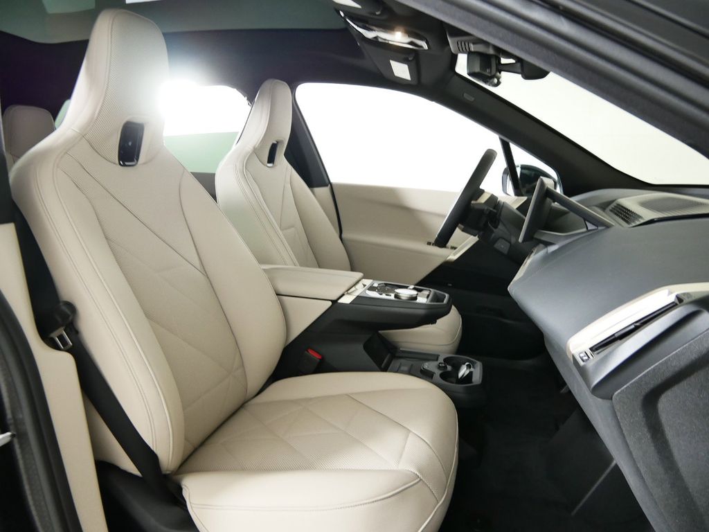 2025 BMW iX xDrive50 22
