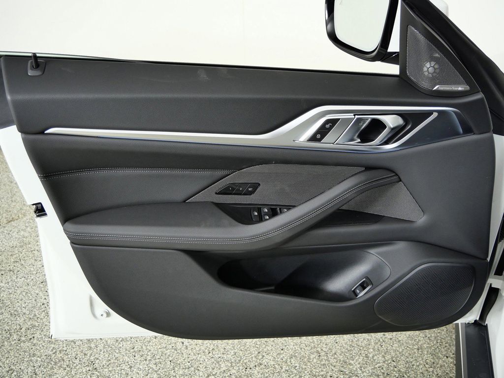 Thumbnail: 2026 BMW i4 - 32