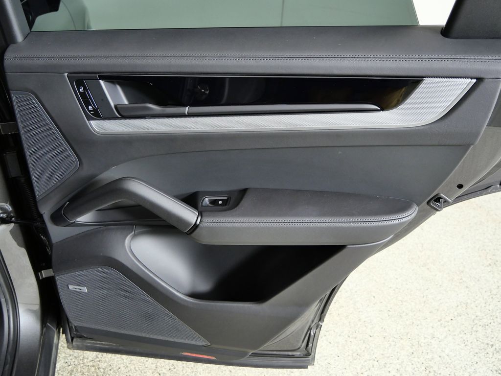 Thumbnail: 2024 Porsche Cayenne - 25