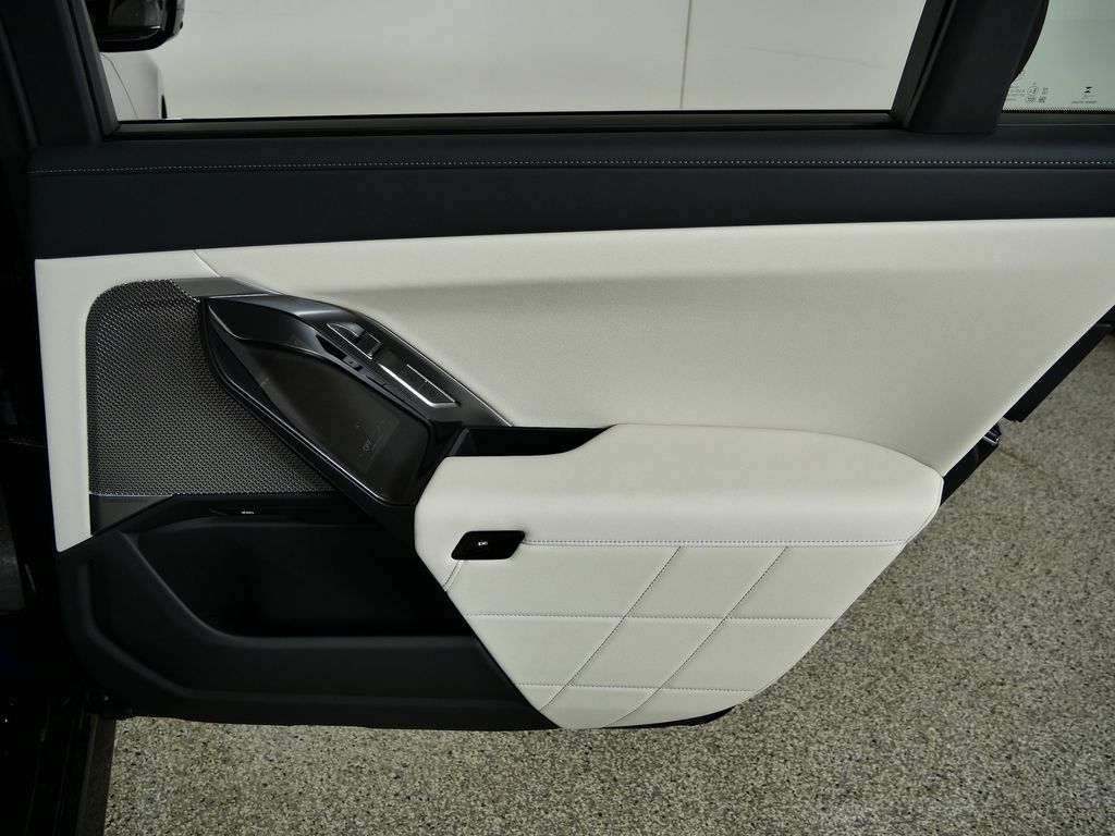 Thumbnail: 2026 BMW 7 Series - 25