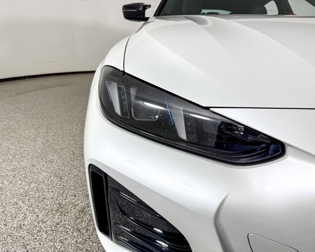 Thumbnail: 2025 BMW i4 - 9