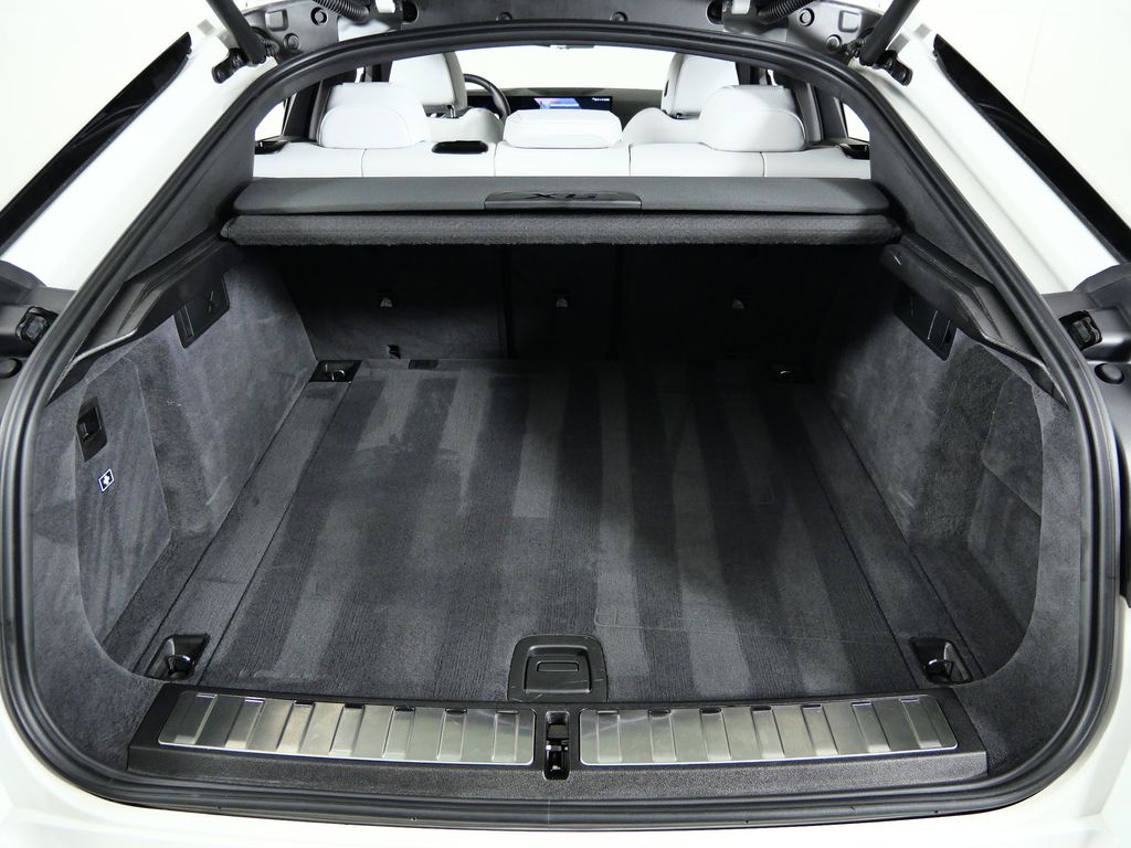 Thumbnail: 2025 BMW X6 - 33