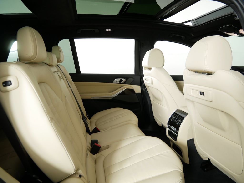 Thumbnail: 2021 BMW X7 - 24