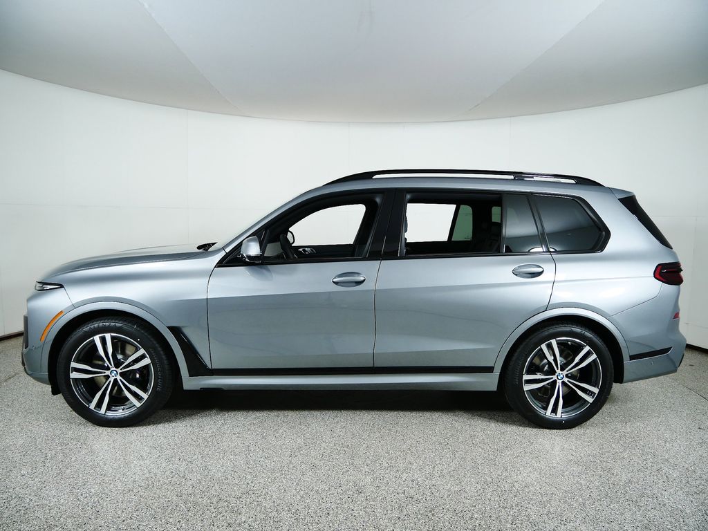 Thumbnail: 2026 BMW X7 - 14