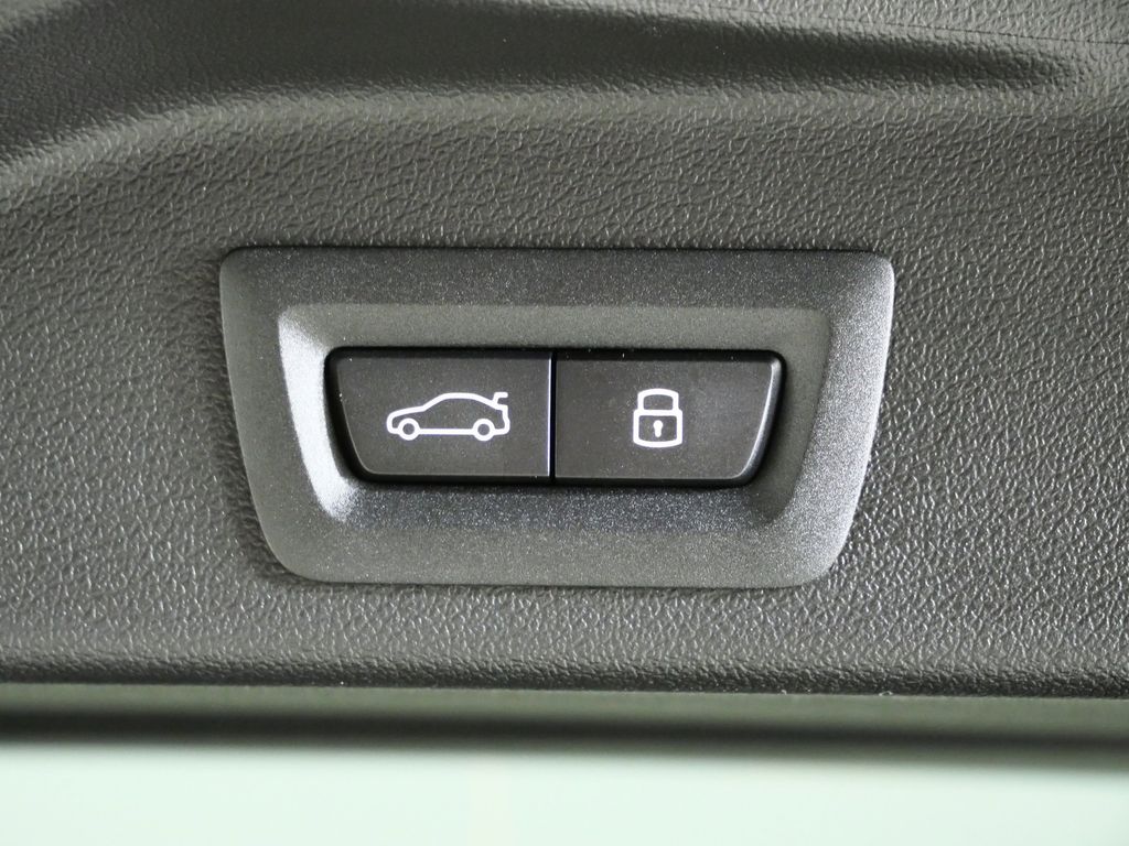 Thumbnail: 2026 BMW X5 - 30