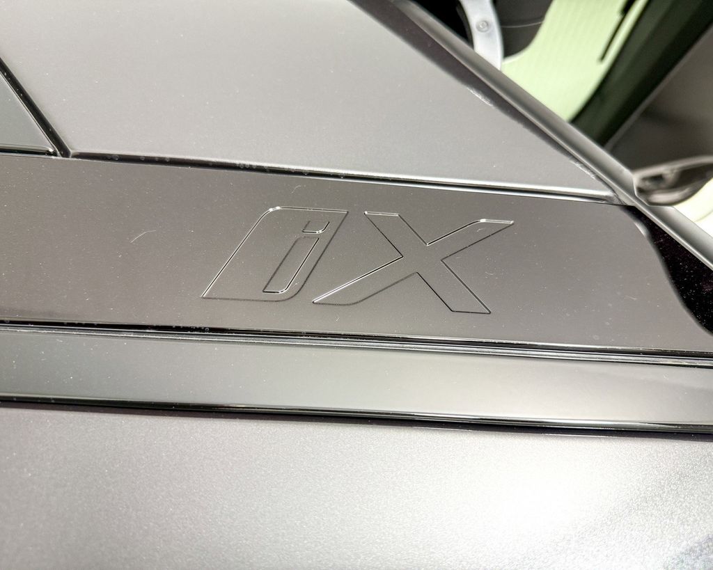 2025 BMW iX xDrive50 27