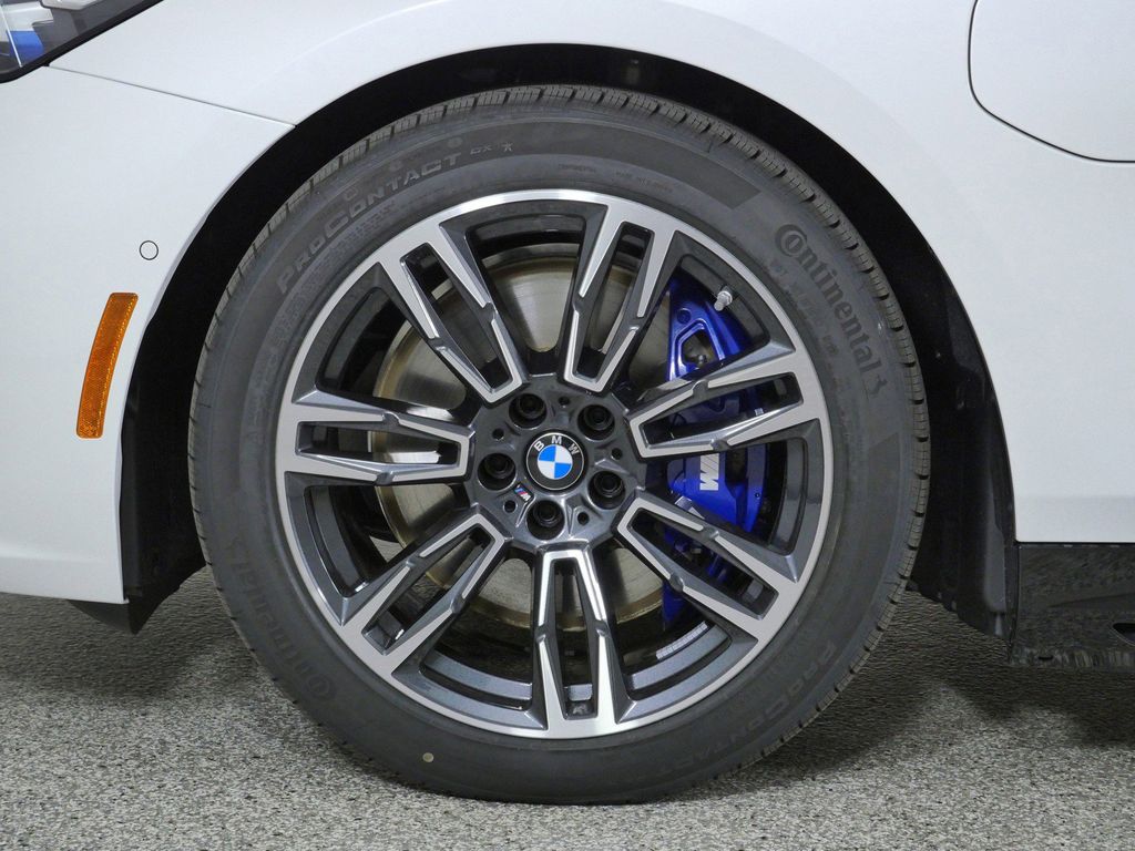 Thumbnail: 2027 BMW 5 Series - 16