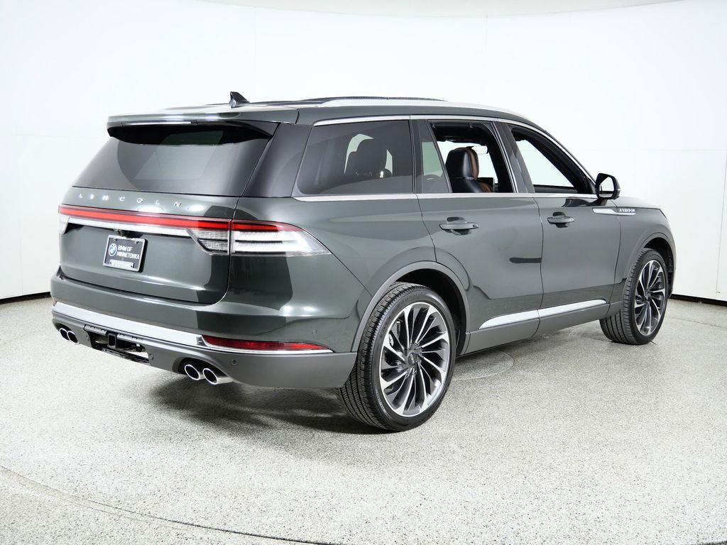 Thumbnail: 2023 Lincoln Aviator - 10