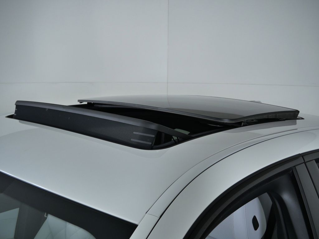 Thumbnail: 2025 BMW X6 - 22