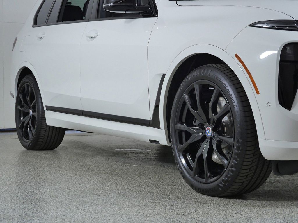 Thumbnail: 2026 BMW X7 - 6