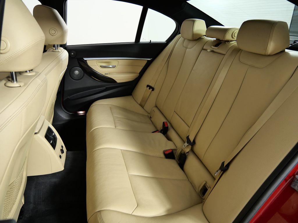 Thumbnail: 2017 BMW 3 Series - 31