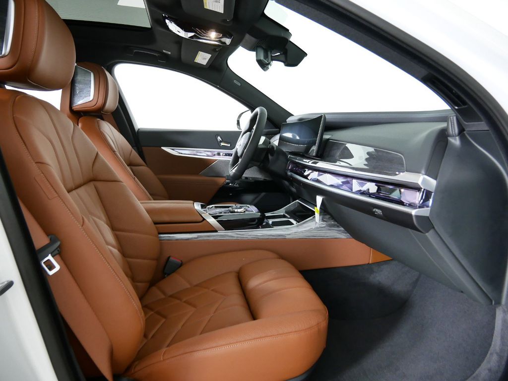 Thumbnail: 2024 BMW i7 - 20