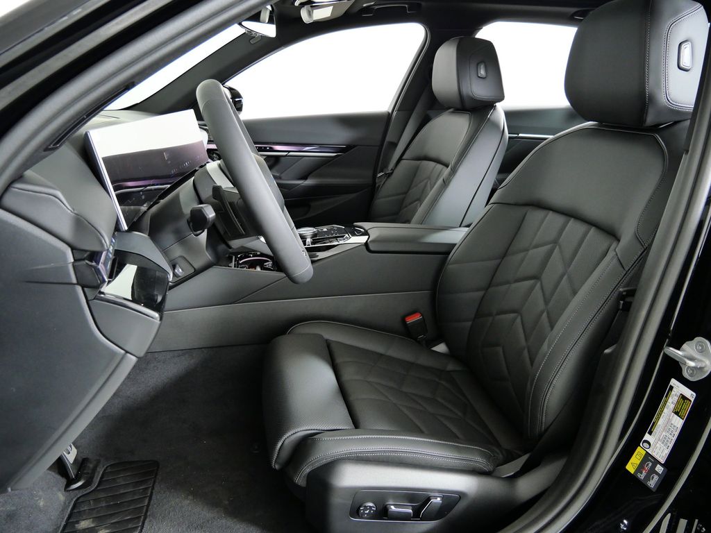 Thumbnail: 2026 BMW 5 Series - 34