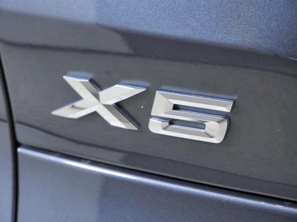 Thumbnail: 2022 BMW X5 - 15