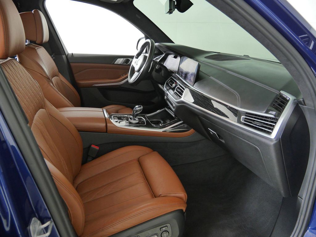 Thumbnail: 2021 BMW X7 - 21