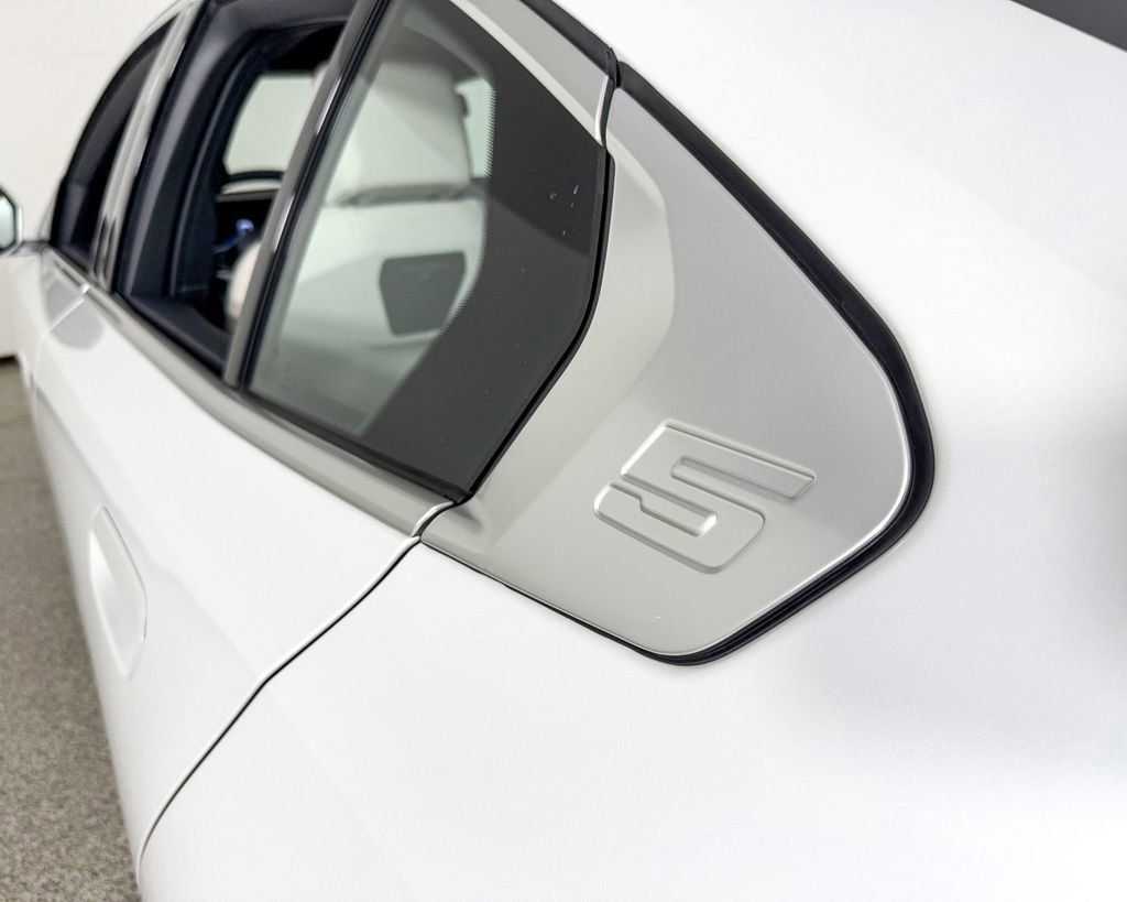 Thumbnail: 2025 BMW 5 Series - 30