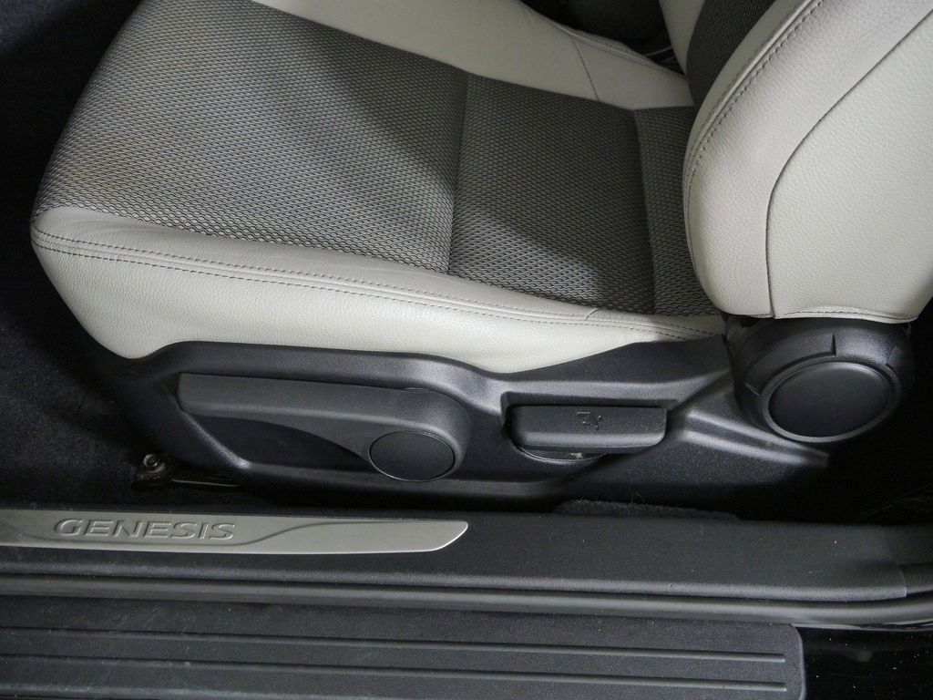 Thumbnail: 2015 Hyundai Genesis - 31