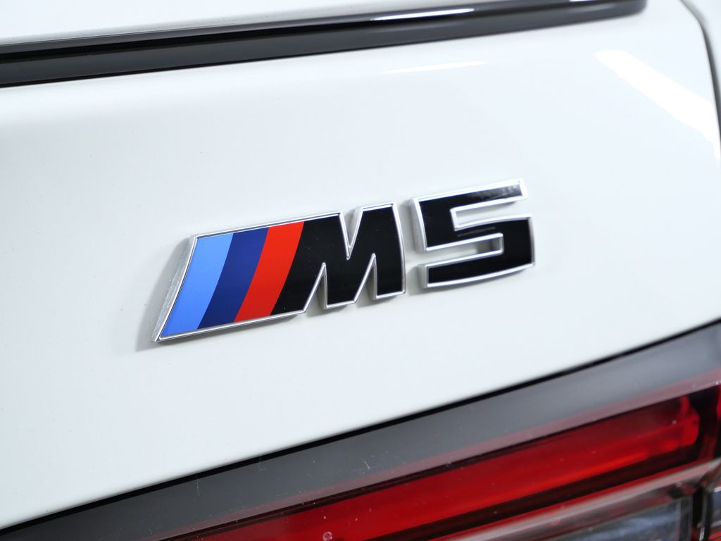 Thumbnail: 2026 BMW M5 - 13