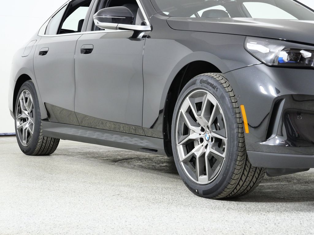 Thumbnail: 2026 BMW 5 Series - 6