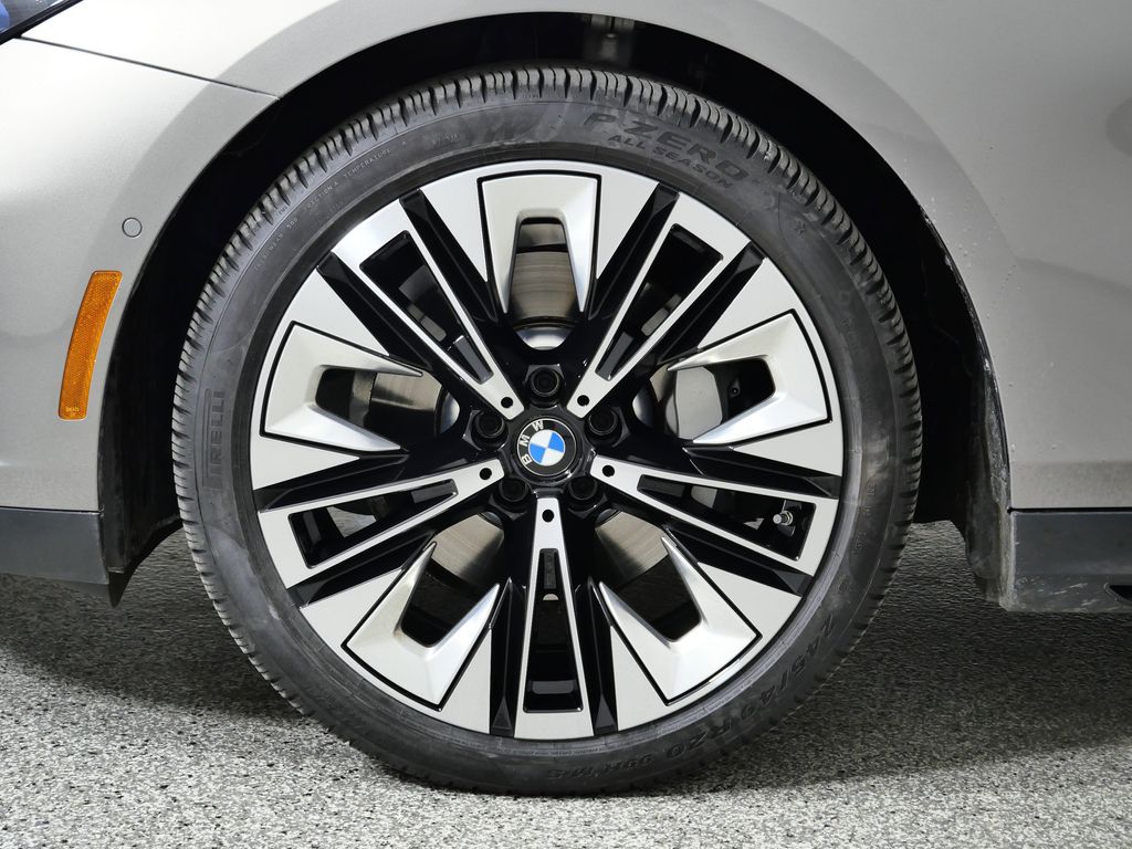 Thumbnail: 2025 BMW 5 Series - 21