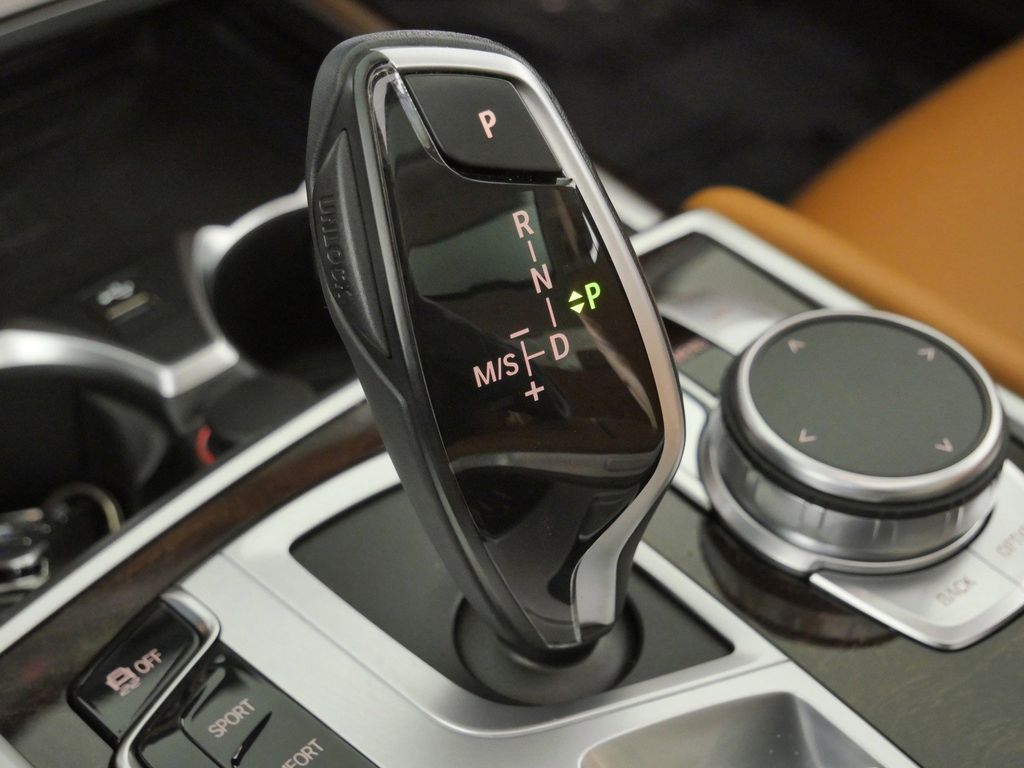 Thumbnail: 2022 BMW 7 Series - 50