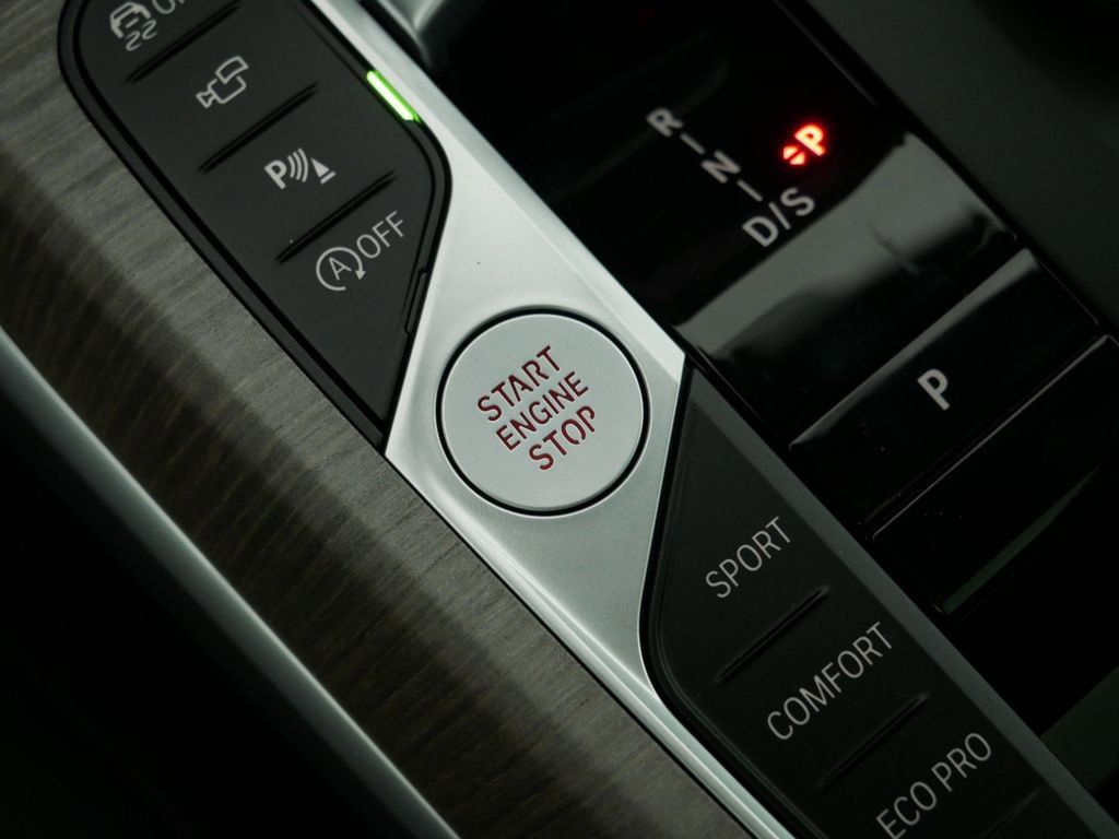 Thumbnail: 2025 BMW 3 Series - 50