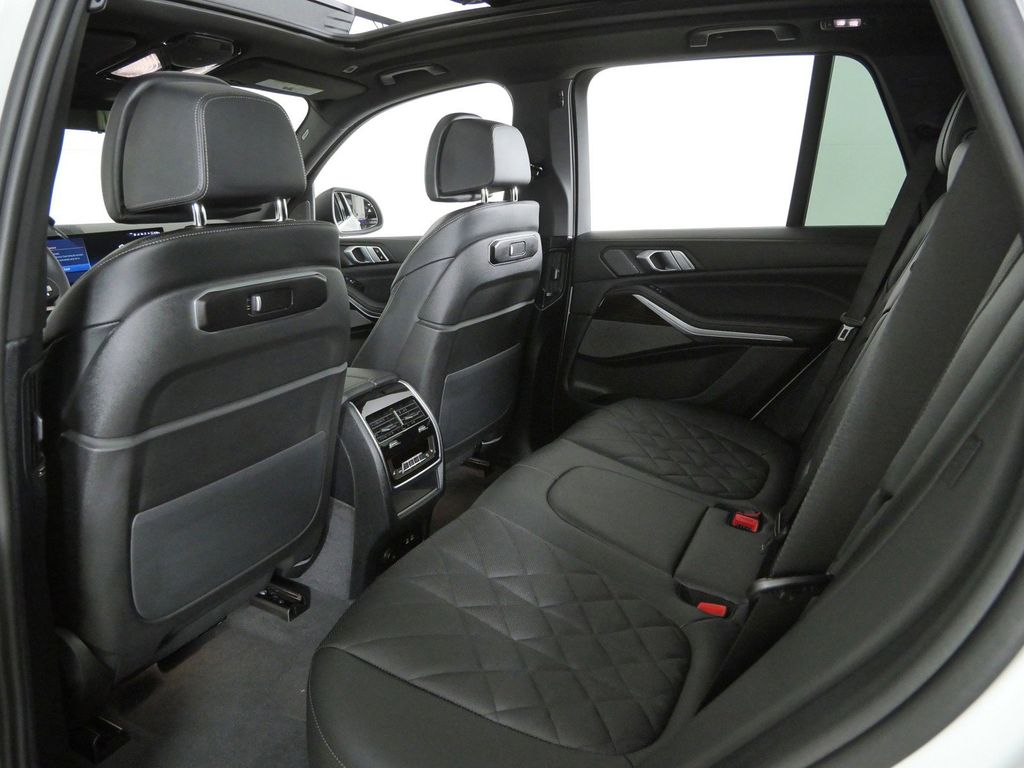 Thumbnail: 2026 BMW X5 - 32