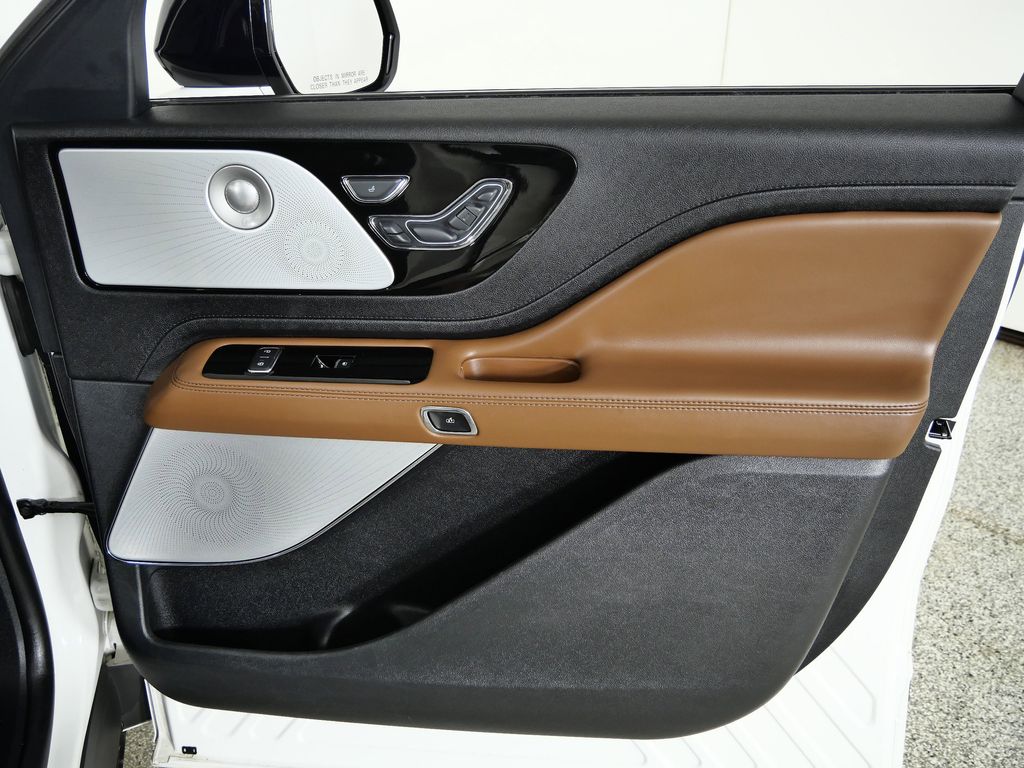 Thumbnail: 2023 Lincoln Aviator - 20