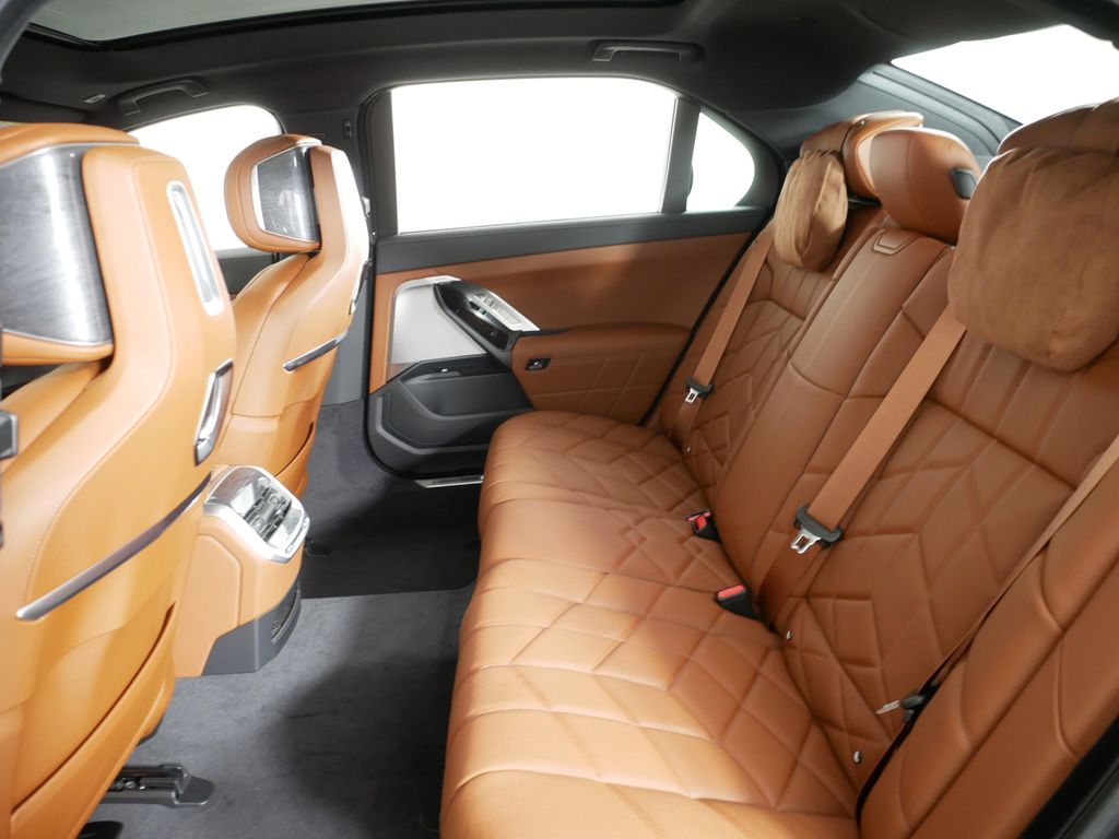 Thumbnail: 2025 BMW 7 Series - 28